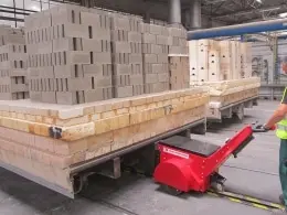 Nu-Star Super Power Pusher Elektroschlepper mit einem speziell entwickelten, maßgeschneiderten Griff für Sattelzüge bei Vesuvius Polen
